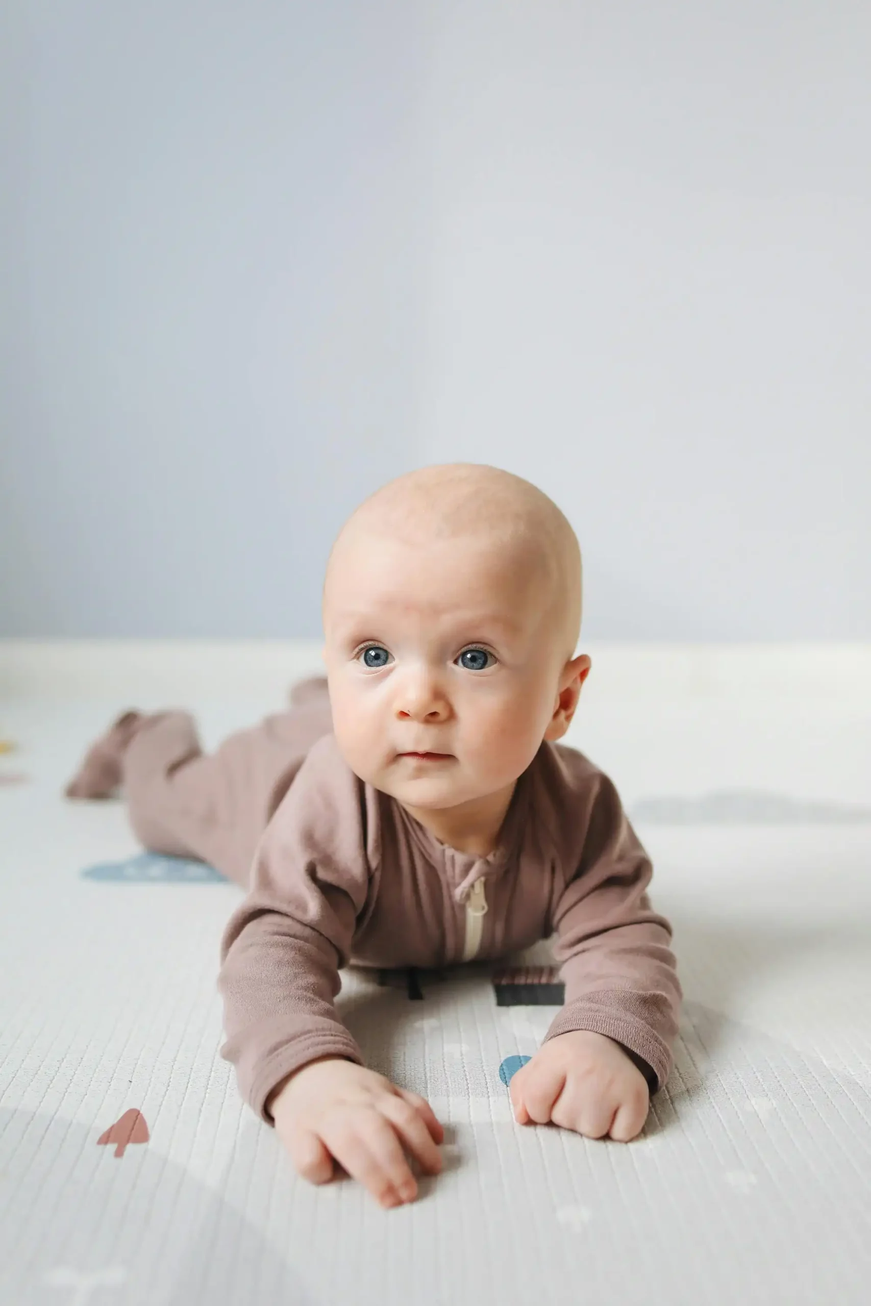 Ostéopathe pédiatrique spécialisé dans le suivi des bébés, nourrissons et le post partum