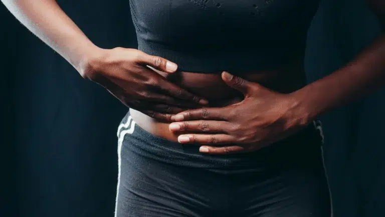 Ostéopathe spécialisé dans la prise en charge des douleurs de ventre chez la femme à Chambéry